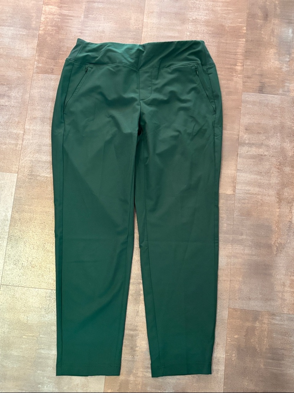 tek gear Women's Cropped Golf Pants in Forest Green size medium